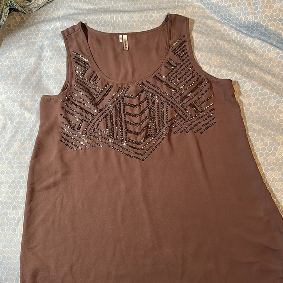Studio Y Tops - ⬇️⬇️Studio Y sleeveless sequined blouse, size L. NWOT.